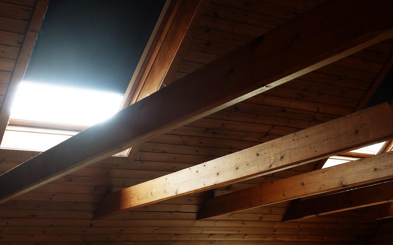 Attic roof structure with daylight from roof ventilation
