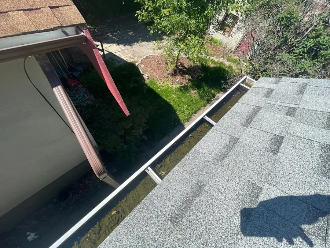 Clearing debris out of the eavestrough